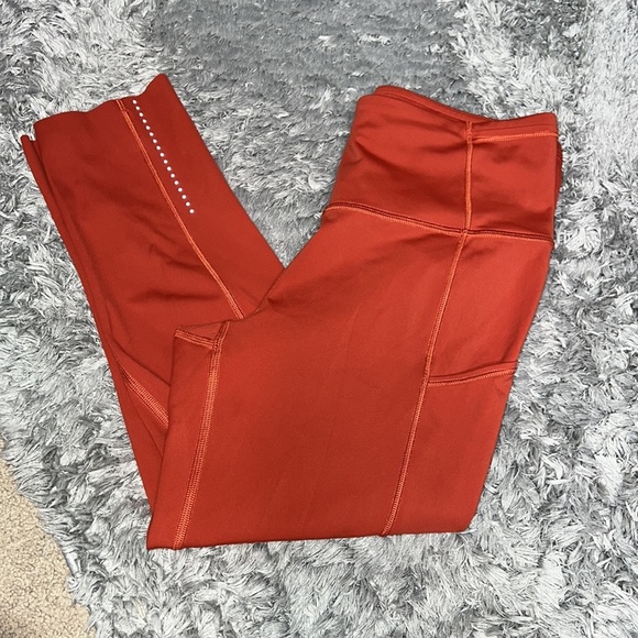 Lululemon Cropped Leggings W/Side Pockets Size 6 - Picture 2 of 9